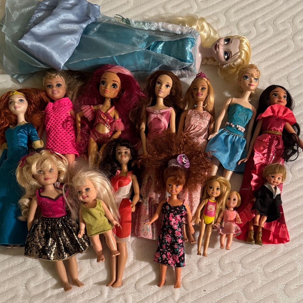 Mixed Girls' Fashion Dolls Set in Pink, Blue, Red and Black